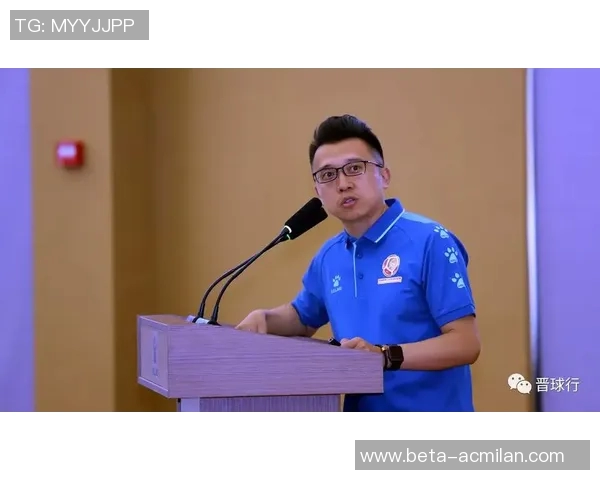 美丽足球教练的魅力与智慧如何塑造未来足球人才